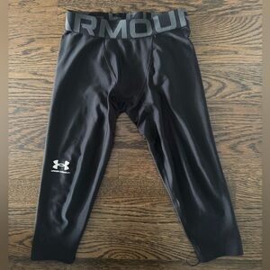 Under Armour Boys’ HeatGear 3/4 leggings. Size XS.